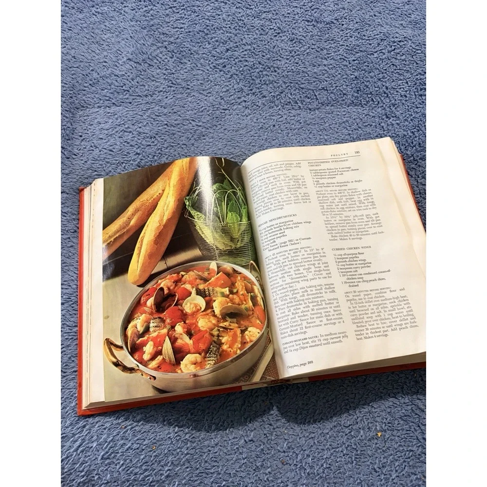 VINTAGE THE GOOD HOUSEKEEPING COOKBOOK EDITED BY ZOE‎ COULSON 1970's